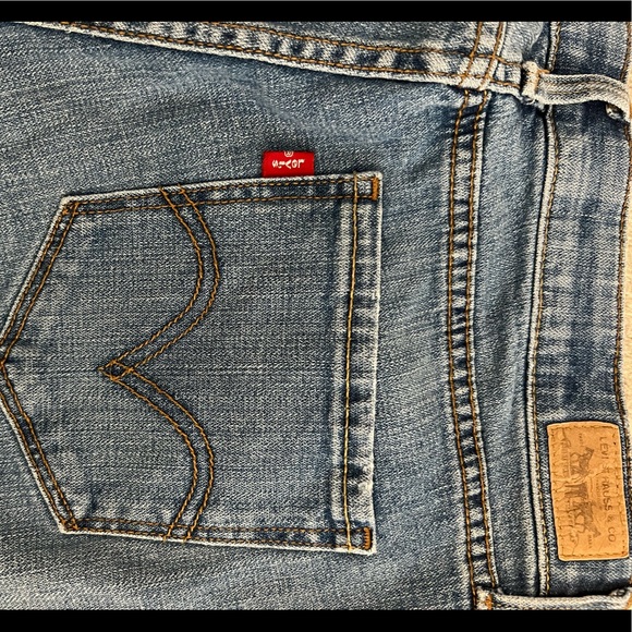 Classic LEVIS Size 8 Women - Picture 4 of 5